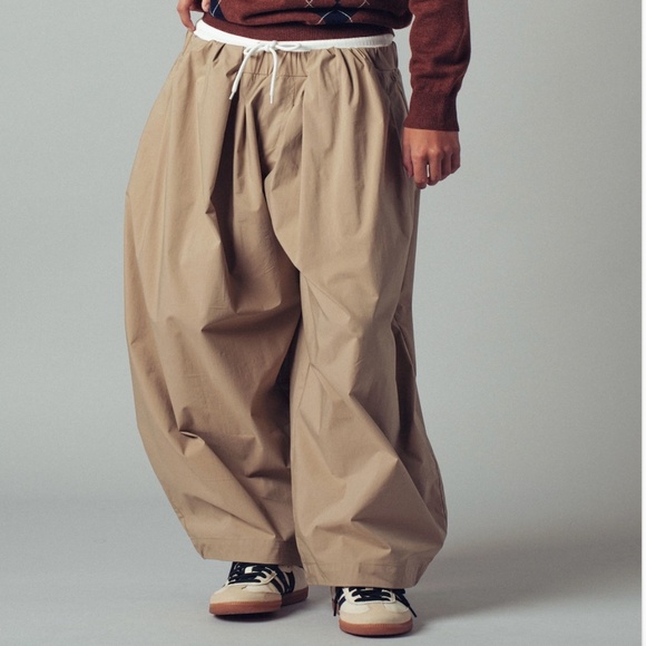 NEW! Urban Daisy Contrast Waist Cocoon Leg Khaki Pants, Women's Size’s S,M & L - Picture 8 of 9